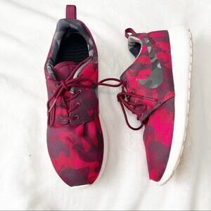 Nike Roshe Run One red camouflage print running sneaker size 7 athletic
